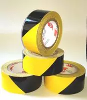 Banda adeziva pentru delimitare, 50mm x 25 m, neagra/galbena
